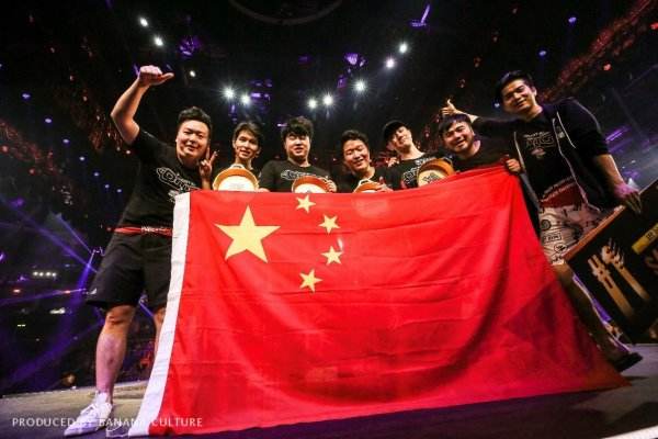 跨国打造PGI顶级赛事 看聚光灯下中国电竞