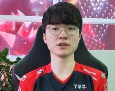 LOL每日报：Faker开通微博晒T1五人合照 皇冠哥患上抑郁症