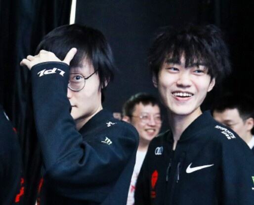 LOL每日报：左手下棋消愁小天相陪 MSI中单评级Faker独一档