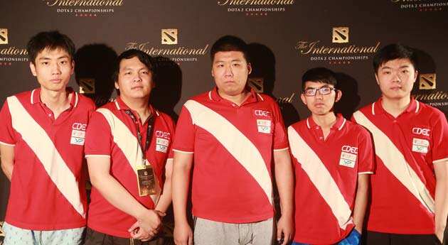 DOTA2官方纪录片：CDEC荣耀之路