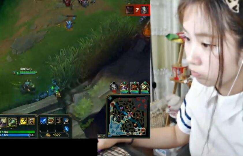 LOL美女直播：古灵精怪妹子使用提莫