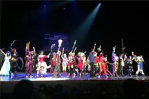 LOL结缘成伴侣 玩游戏抱得美人归