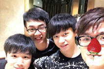 老WE深夜聚会竟然只聊游戏 男团出道即视感