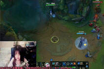 lol美女雪傲娇直播：风女辅助作用竟然堪比AP