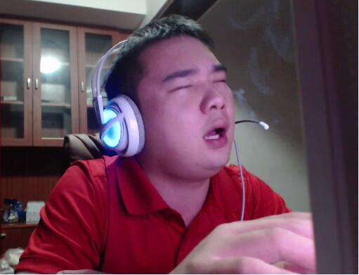 为了保住自己的人气(李干已经辞职,全身心做主播),李干和几个胖兄弟