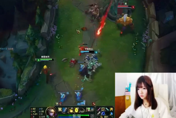 lol女神直播：南小晚无解EZ 操作很细腻
