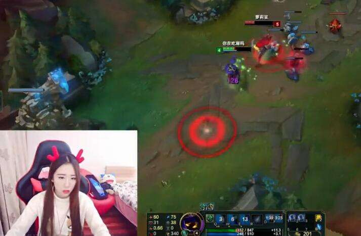 lol女神直播：祝小月中单小法 谁能吃我一个大招