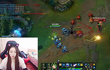 lol女神直播：祝小月中单拉克丝 见识下我的厉害