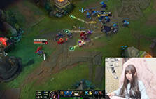 lol女神直播：南小晚中单卡牌 死死压制阿卡丽