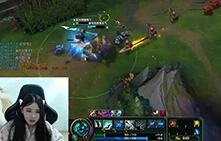 lol女神直播：酥酥打野人马 一脚一个ADC