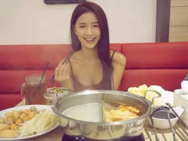 自带女神光环 马来西亚最美网红笑容收服网友