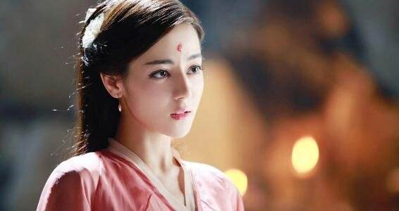 她才是女神 迪丽热巴倾情代言《蛮荒搜神记》