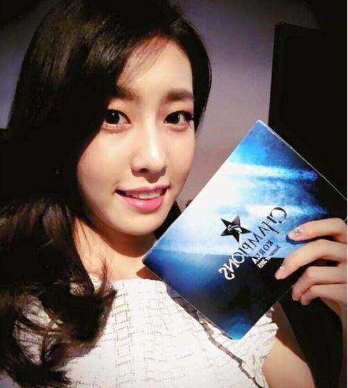 不得不说恩静的确是个非常漂亮的妹子啊,而且长得也很天然的感觉.