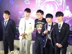 <b>LOL颁奖之夜群访：娃娃谈印象最深刻选手Uzi</b>