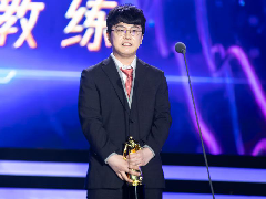 <b>英雄联盟年度最佳教练：RNG.Heart</b>