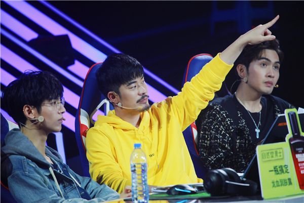 《超越吧!英雄》彰显兄弟情义 罗云熙口误“赐名”王一