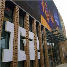 清华、武大学霸齐聚RNG北京主场 电竞“奇葩说”成了？