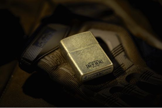 Zippo ×《和平精英》跨界互动，燃动彼此崭新未来