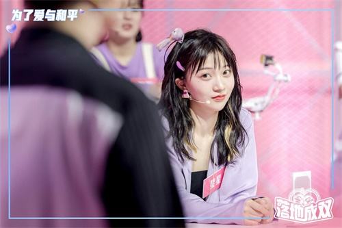 和平精英男女双排电竞真人秀《落地成双》即将开播 32位男女选手开启甜蜜双排!