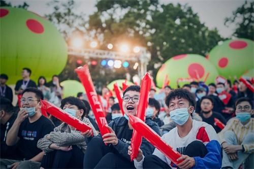 2020全球总决赛落幕  线下观赛融入城市生活