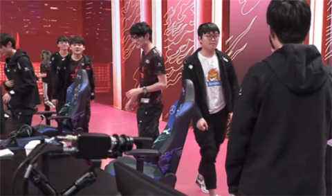 DWG轻松碾压SN夺冠,利来国际解读LPL诸强与他们的差距!