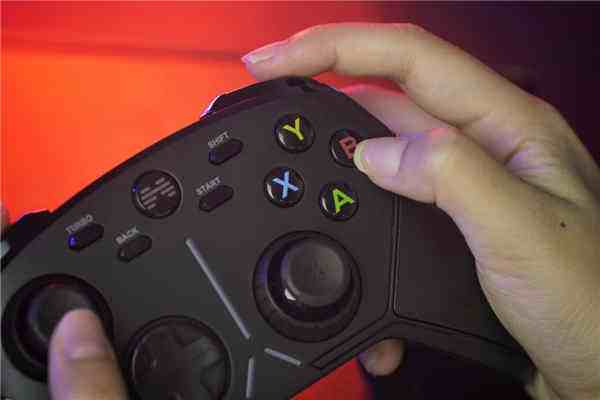 北通阿修罗3对比xbox series手柄不相伯仲，国产手柄已能与巨硬同台竞技