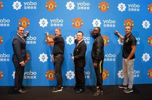 曼联全球赞助商亚博体育祝福俱乐部名宿舒梅切尔生日快乐