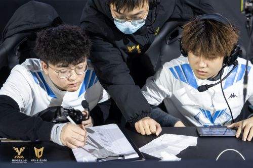 跑跑TGA总决赛阿鑫组队个人双王炸,FC成最大赢家!