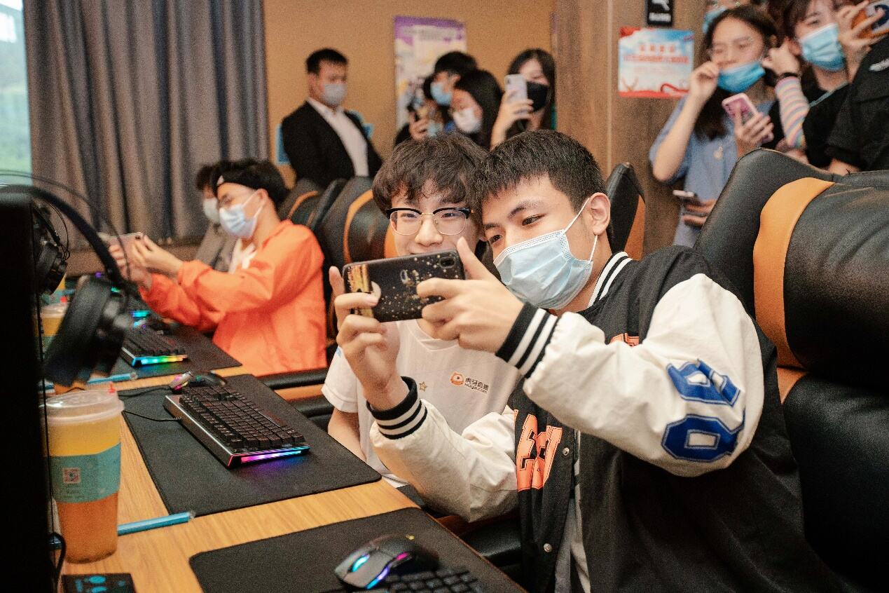 网鱼网咖携ig校园行,探索城市与高校电竞文化无限可能
