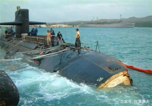 美国核潜艇在南海撞上不明物体 造成多名艇员受伤