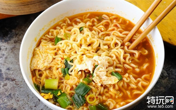 每天1包方便面身体会发生什么变化网友都吃方便面了还在乎营养