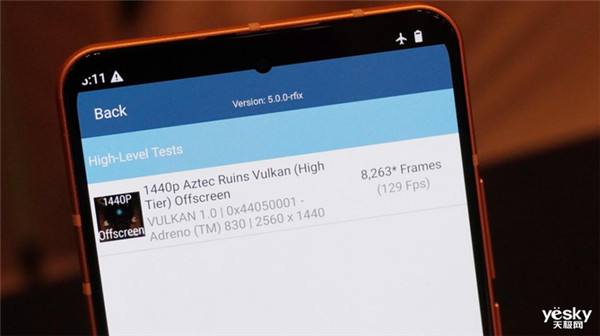 大型手游“帧数拉满” 骁龙8至尊版游戏表现强悍