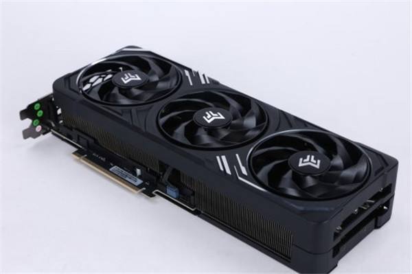 支持DLSS4，从“新”出发|影驰GeForce RTX 5080金属大师OC系列测评