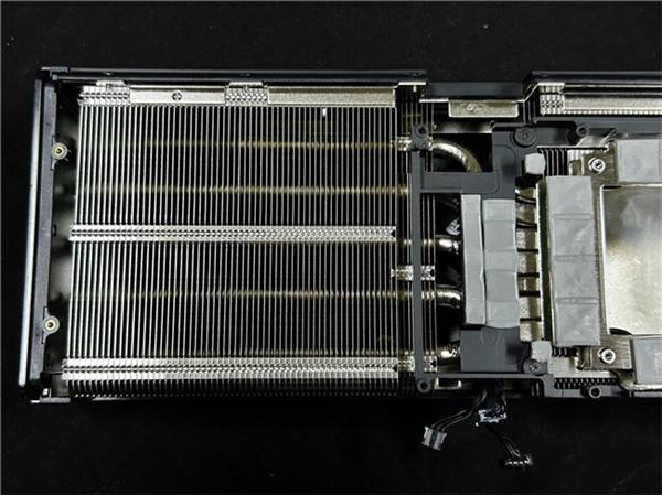 炫酷来袭，耕升 GeForce RTX 5070 Ti 炫光·超 OC带来超高性能