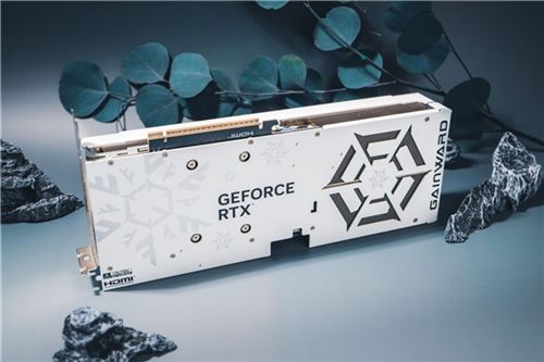 开启DLSS 4 步入4K游戏新门槛，耕升 GeForce RTX 5070 踏雪 OC 灵动来袭！