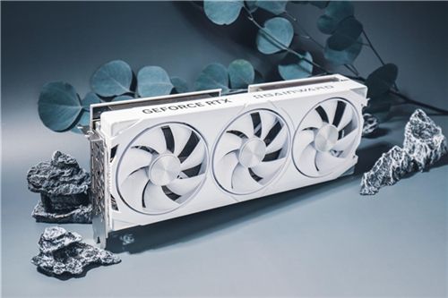 开启DLSS 4 步入4K游戏新门槛，耕升 GeForce RTX 5070 踏雪 OC 灵动来袭！